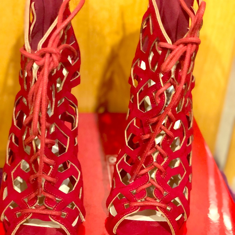 Chelsea and Zoe red shoes size 6 new
